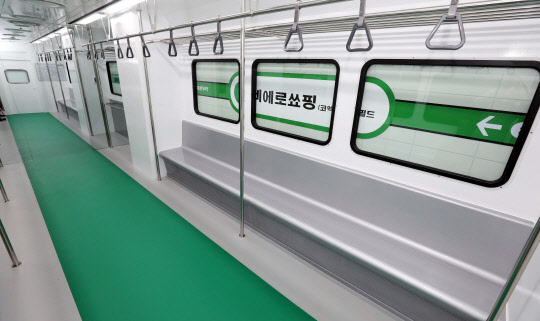 27일 서울 삼성동 스타필드 코엑스몰에 들어선 이마트의 종합잡화점 '삐에로쑈핑' 내 흡연실 <이마트 제공>